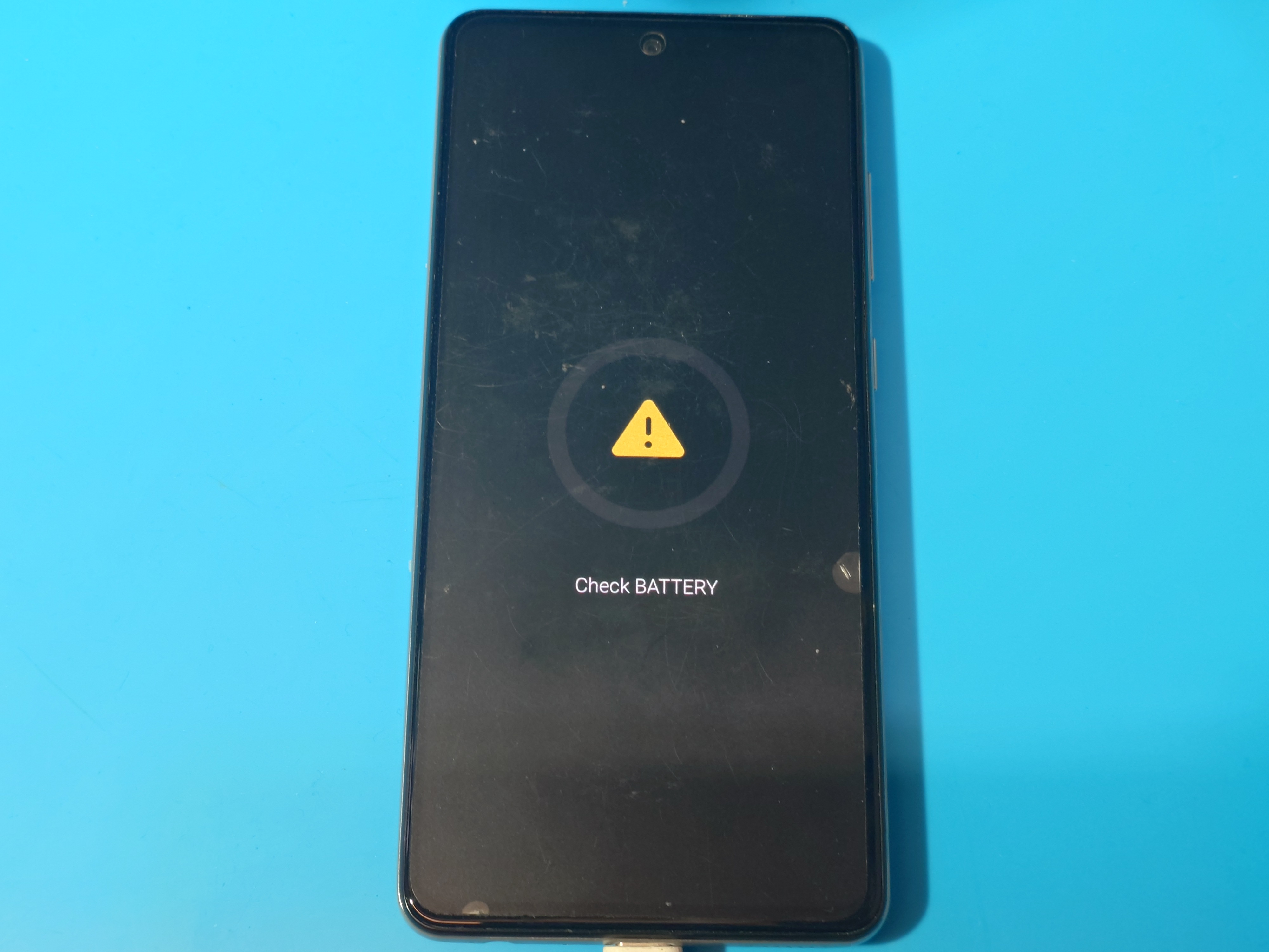 GalaxyA52(ギャラクシーエー52)警告表示…？バッテリーの過放電はバッテリー交換で解決！【スマホ修理工房札幌店】